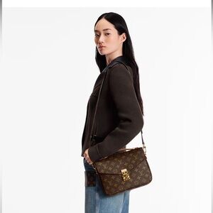 Louis Vuitton Pochette Métis Crossbody Bag